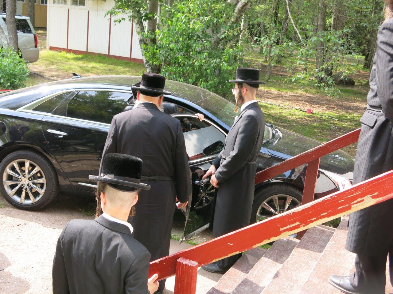 הרבי מסקווירא ביקר את ילדי החיידר באמצע החופש • גלריה