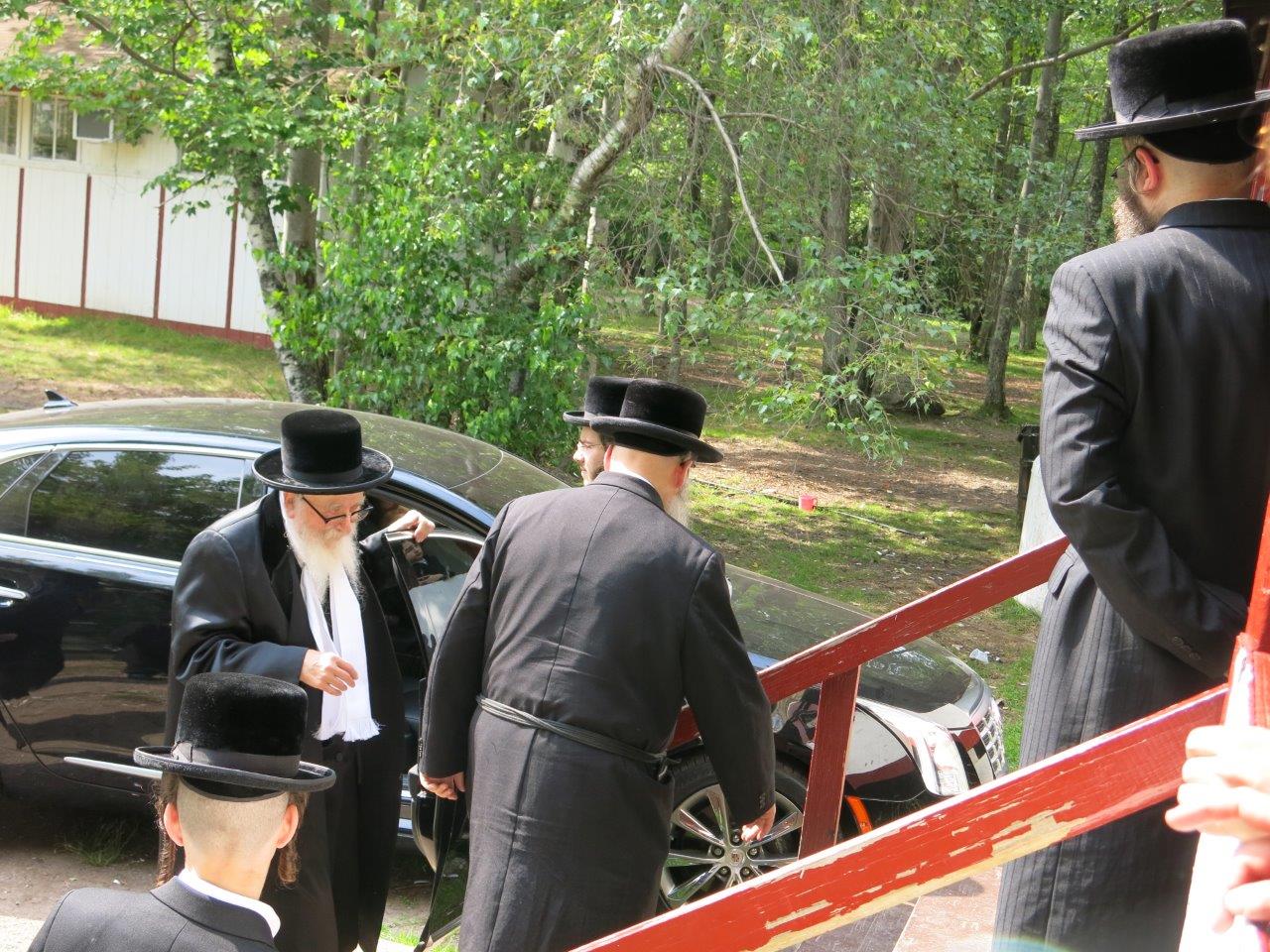 הרבי מסקווירא ביקר את ילדי החיידר באמצע החופש • גלריה