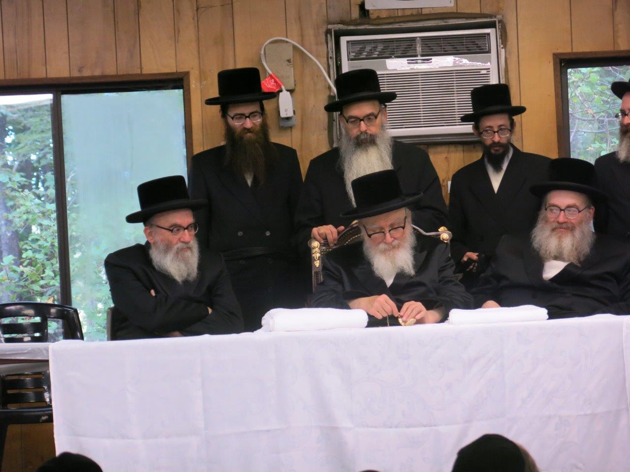 הרבי מסקווירא ביקר את ילדי החיידר באמצע החופש • גלריה