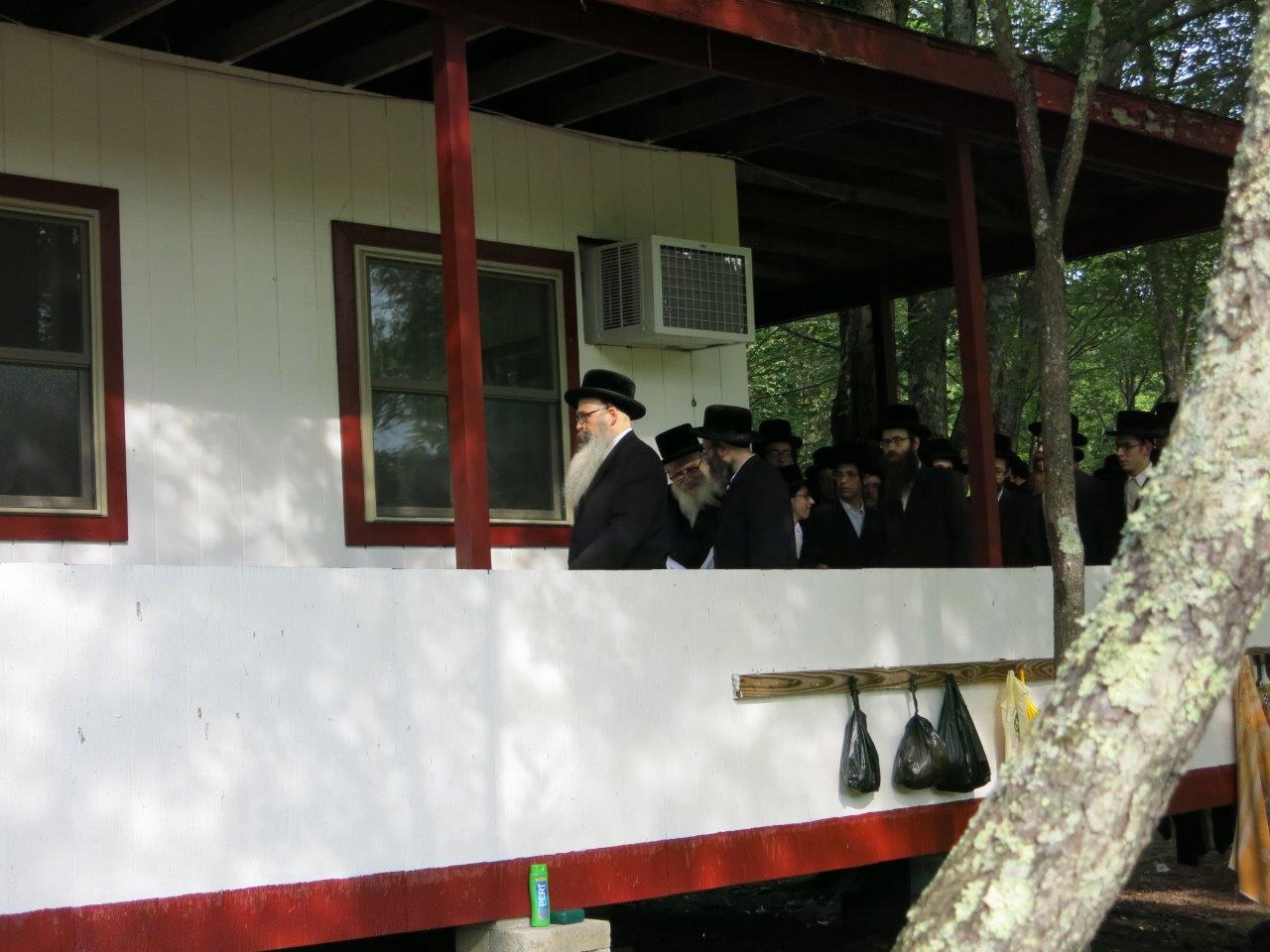 הרבי מסקווירא ביקר את ילדי החיידר באמצע החופש • גלריה