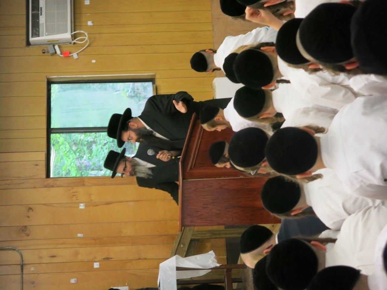 הרבי מסקווירא ביקר את ילדי החיידר באמצע החופש • גלריה