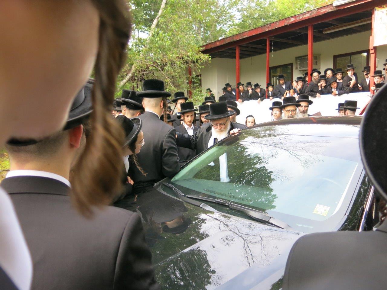 הרבי מסקווירא ביקר את ילדי החיידר באמצע החופש • גלריה