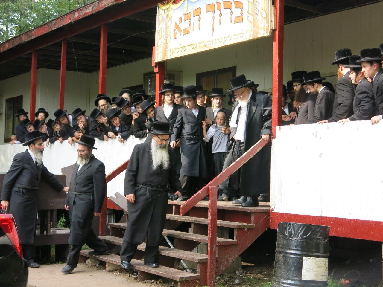 הרבי מסקווירא ביקר את ילדי החיידר באמצע החופש • גלריה