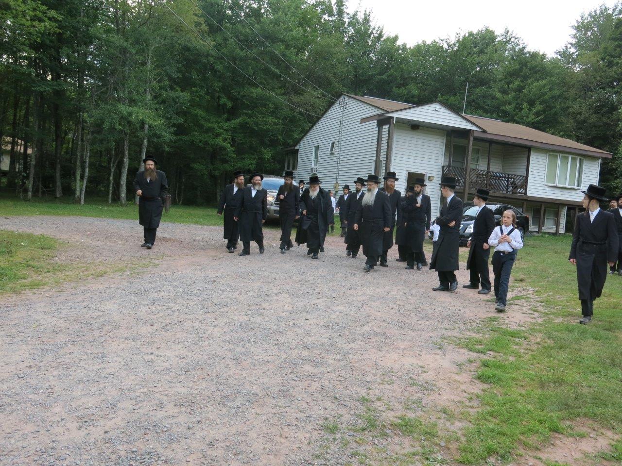 הרבי מסקווירא ביקר את ילדי החיידר באמצע החופש • גלריה