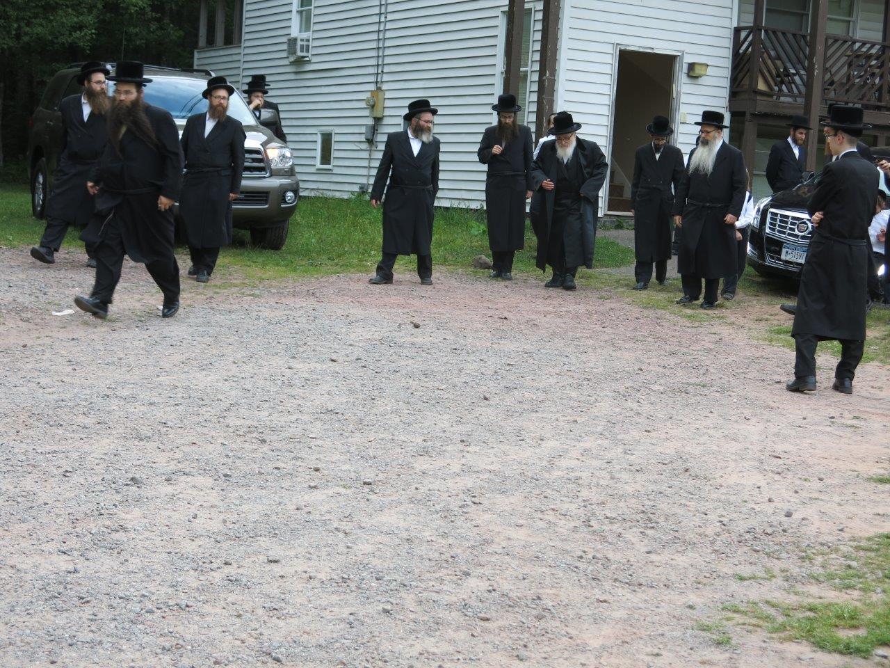 הרבי מסקווירא ביקר את ילדי החיידר באמצע החופש • גלריה