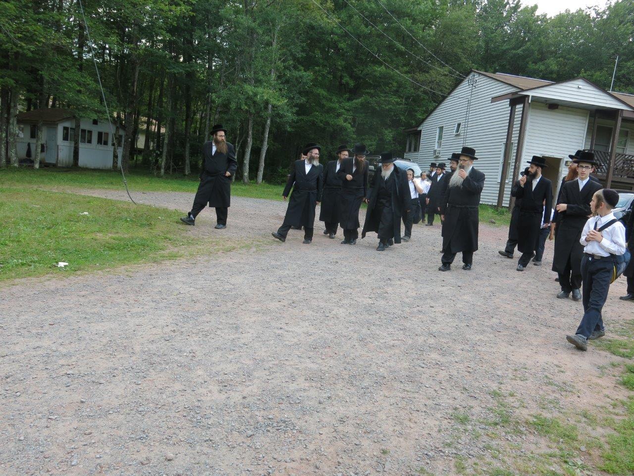 הרבי מסקווירא ביקר את ילדי החיידר באמצע החופש • גלריה