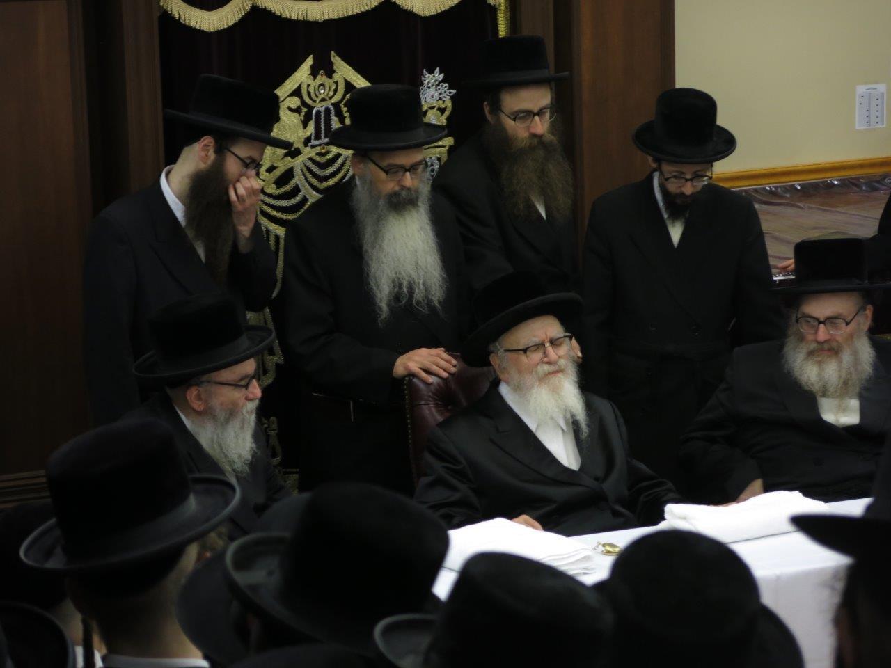 הרבי מסקווירא ביקר את ילדי החיידר באמצע החופש • גלריה