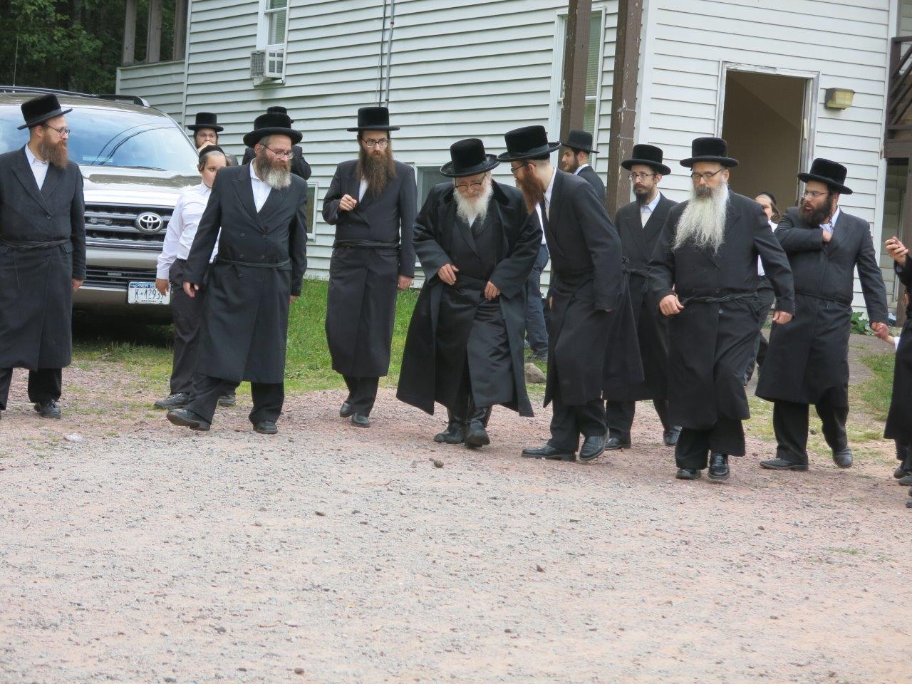 הרבי מסקווירא ביקר את ילדי החיידר באמצע החופש • גלריה