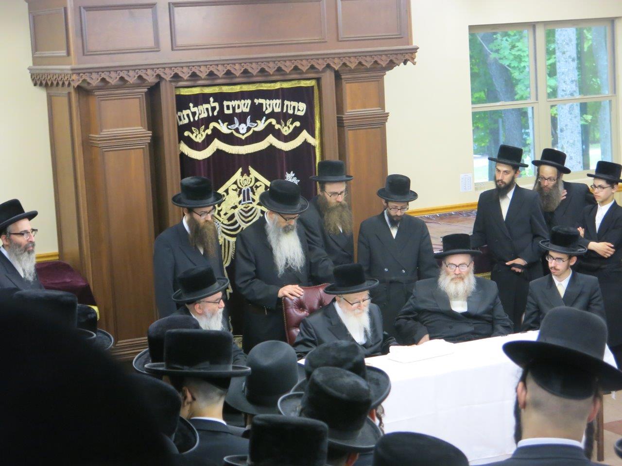 הרבי מסקווירא ביקר את ילדי החיידר באמצע החופש • גלריה