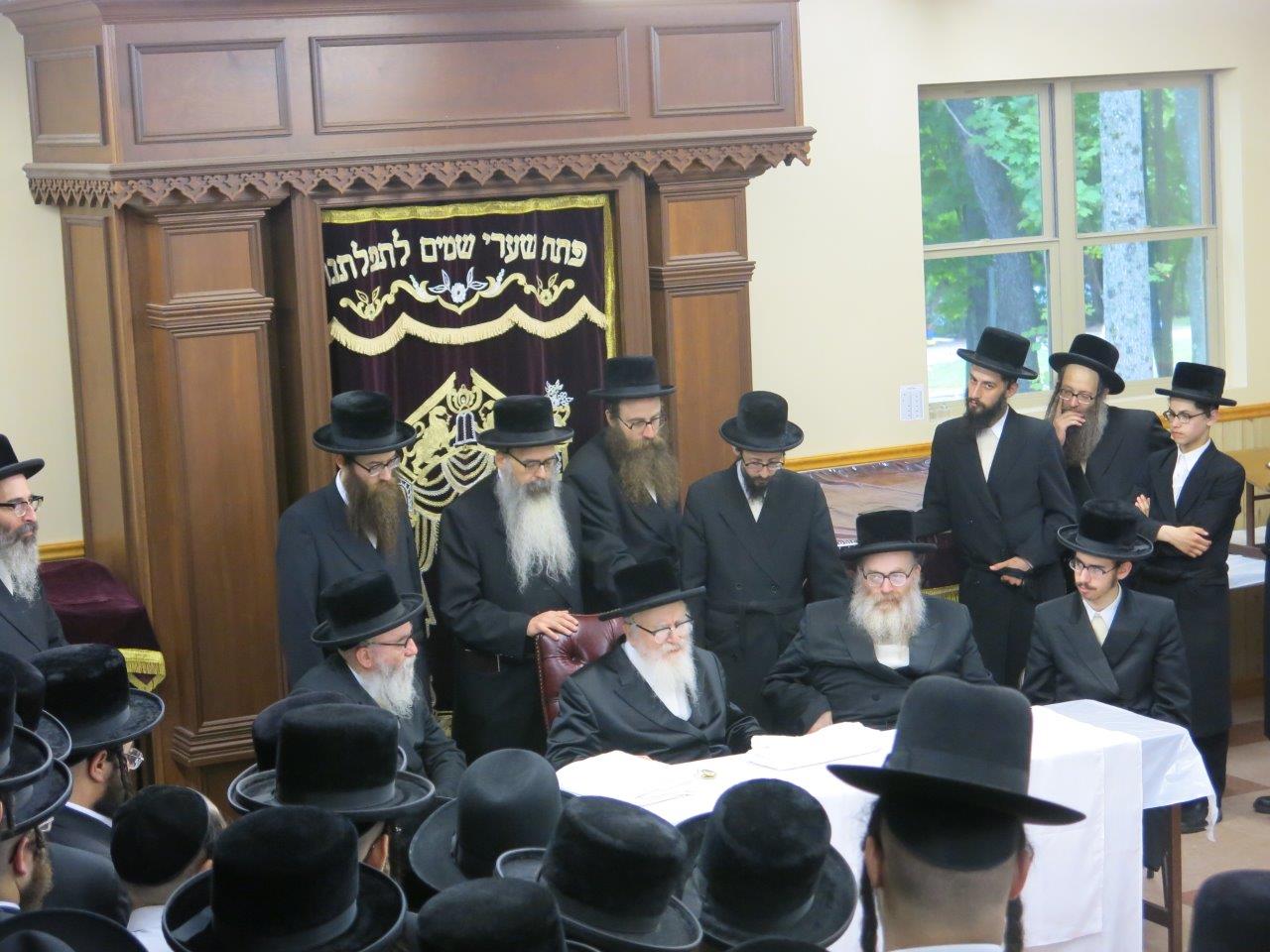 הרבי מסקווירא ביקר את ילדי החיידר באמצע החופש • גלריה