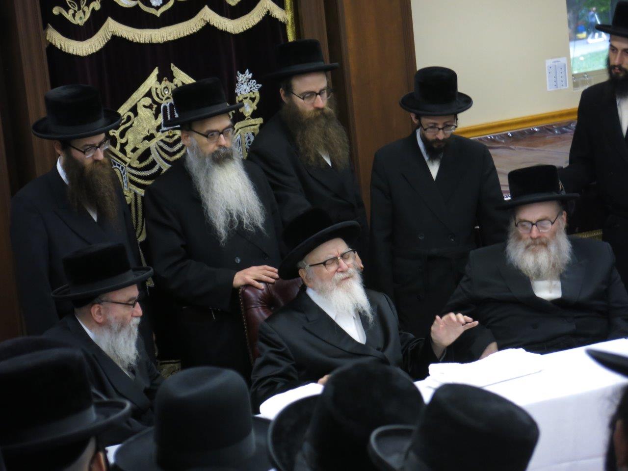 הרבי מסקווירא ביקר את ילדי החיידר באמצע החופש • גלריה