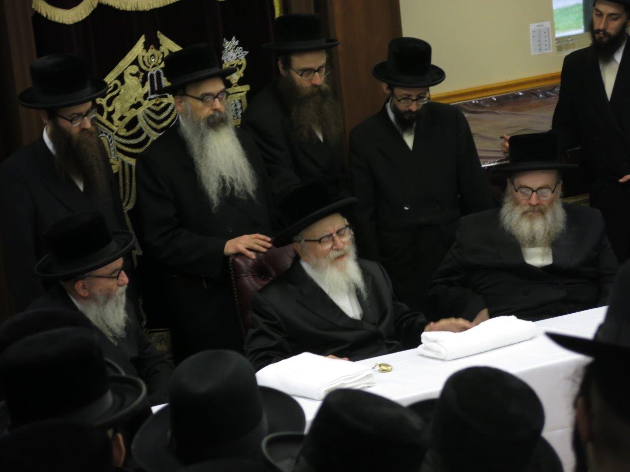 הרבי מסקווירא ביקר את ילדי החיידר באמצע החופש • גלריה