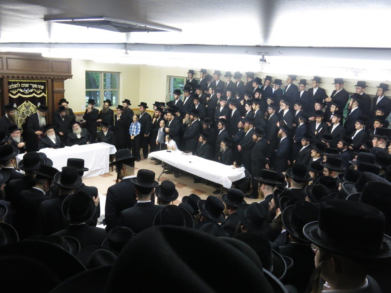 הרבי מסקווירא ביקר את ילדי החיידר באמצע החופש • גלריה