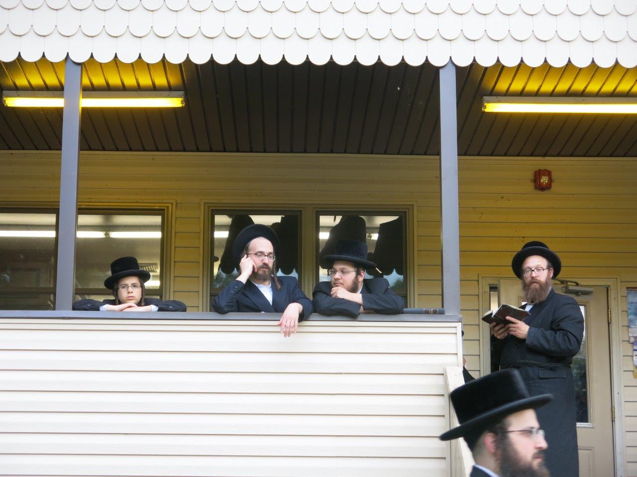 הרבי מסקווירא ביקר את ילדי החיידר באמצע החופש • גלריה