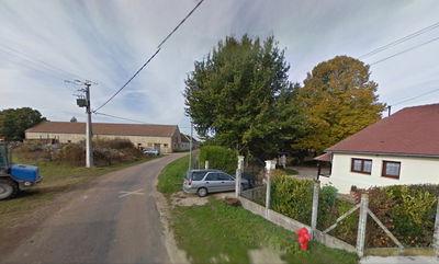 כביש הגישה ליישוב: La Mort aux Juifs