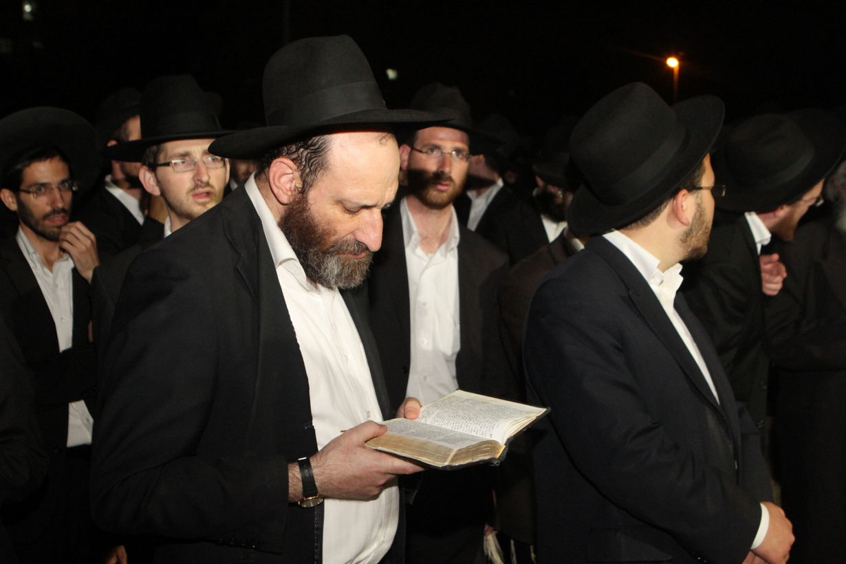 נווה יעקב: מאות בעצרת מחאה נגד הריסת בית כנסת