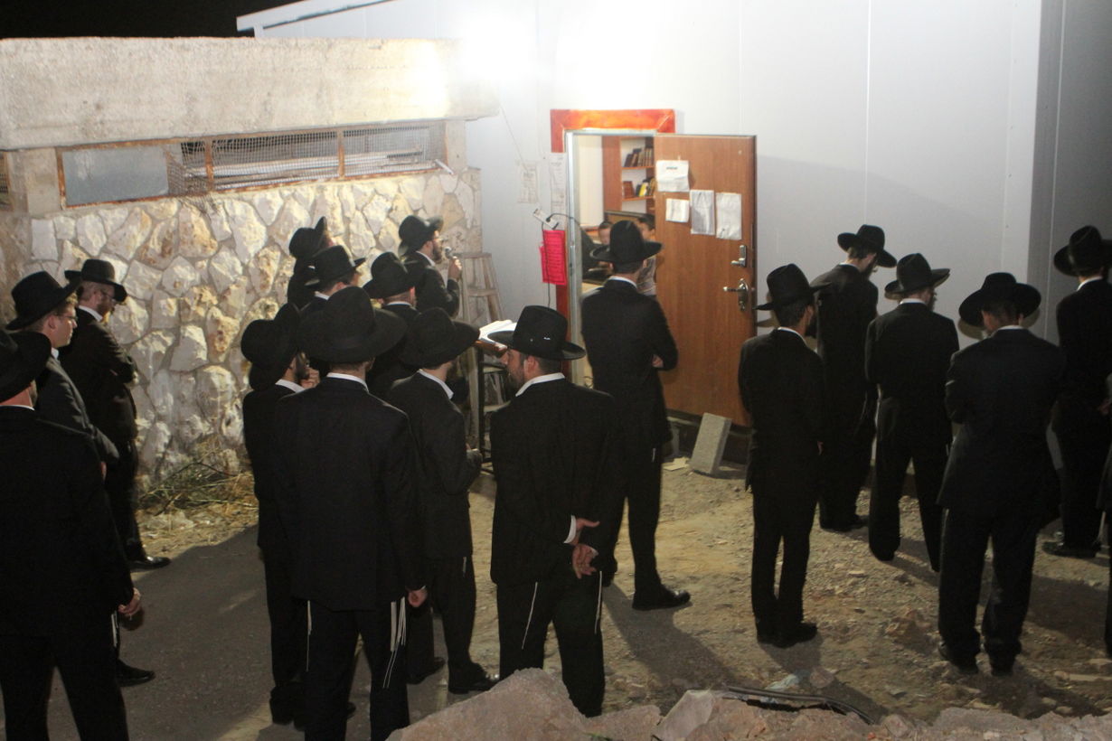 נווה יעקב: מאות בעצרת מחאה נגד הריסת בית כנסת