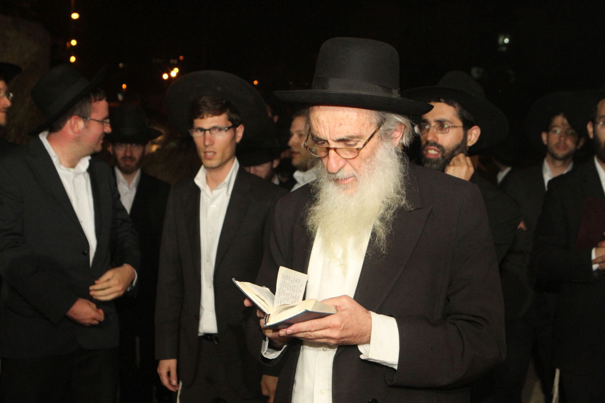 נווה יעקב: מאות בעצרת מחאה נגד הריסת בית כנסת