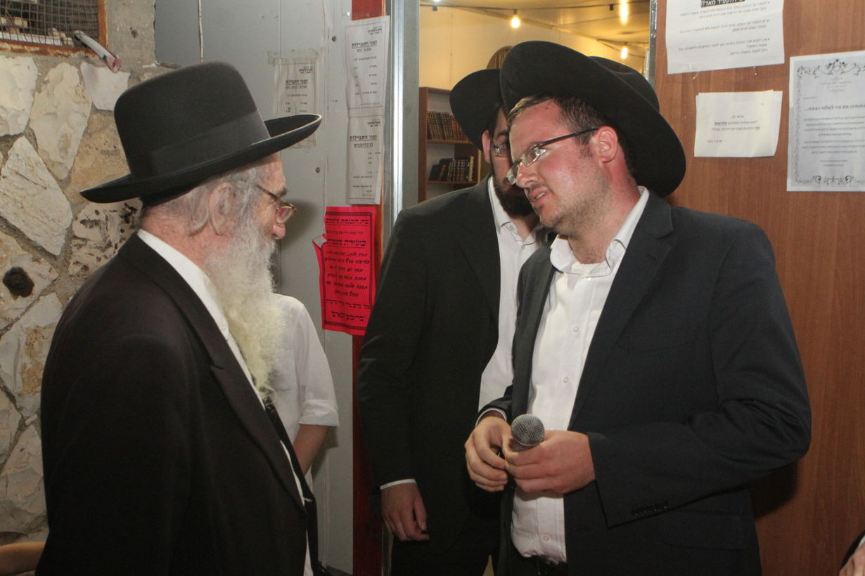 נווה יעקב: מאות בעצרת מחאה נגד הריסת בית כנסת