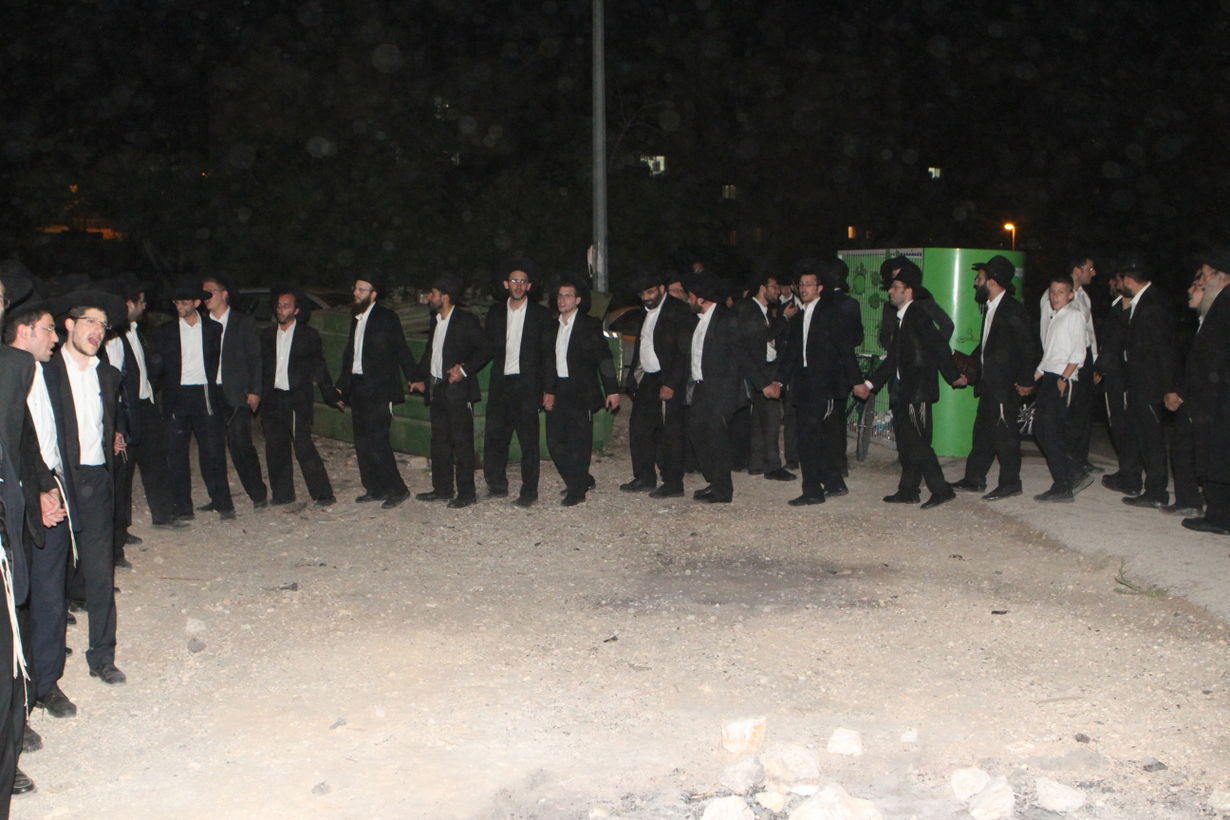 נווה יעקב: מאות בעצרת מחאה נגד הריסת בית כנסת