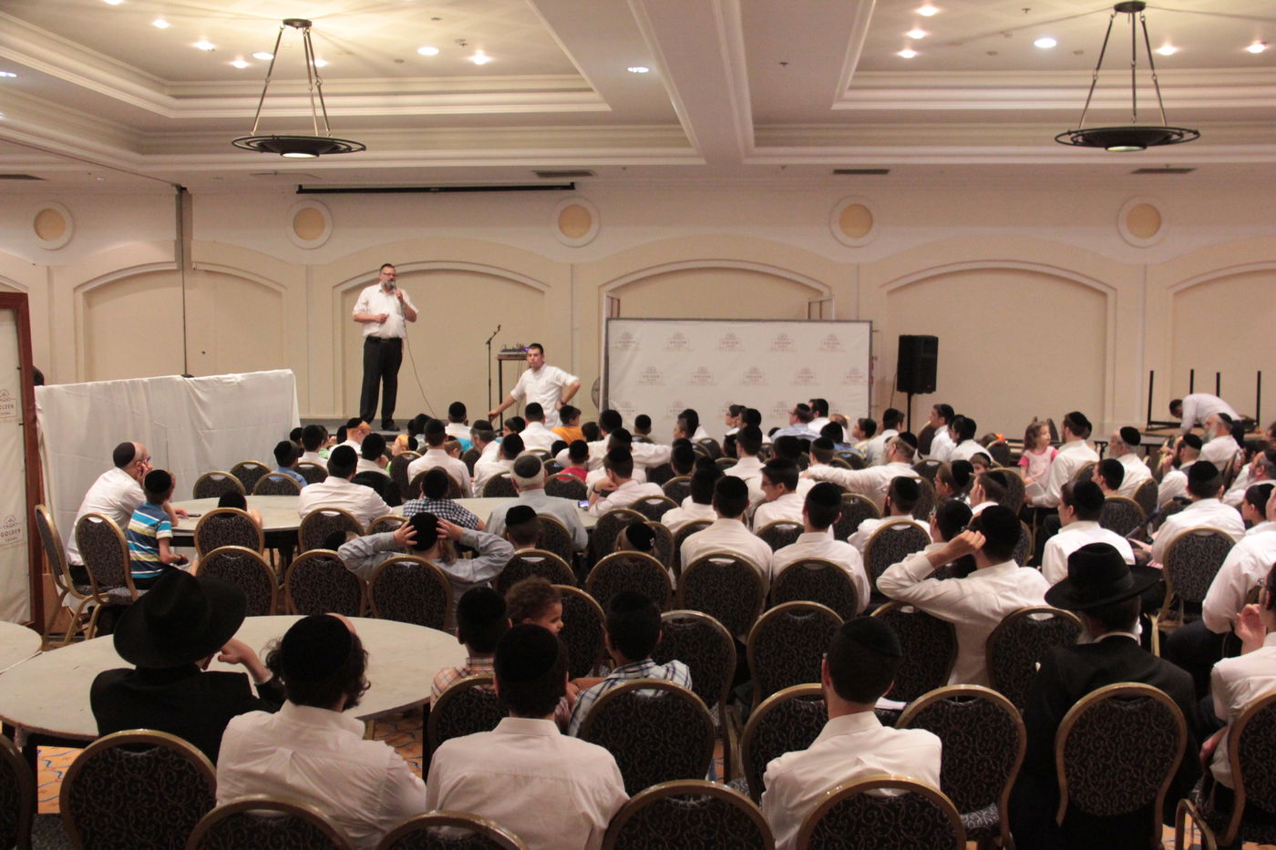 צפו בגלריה: חרדים נופשים בבית מלון