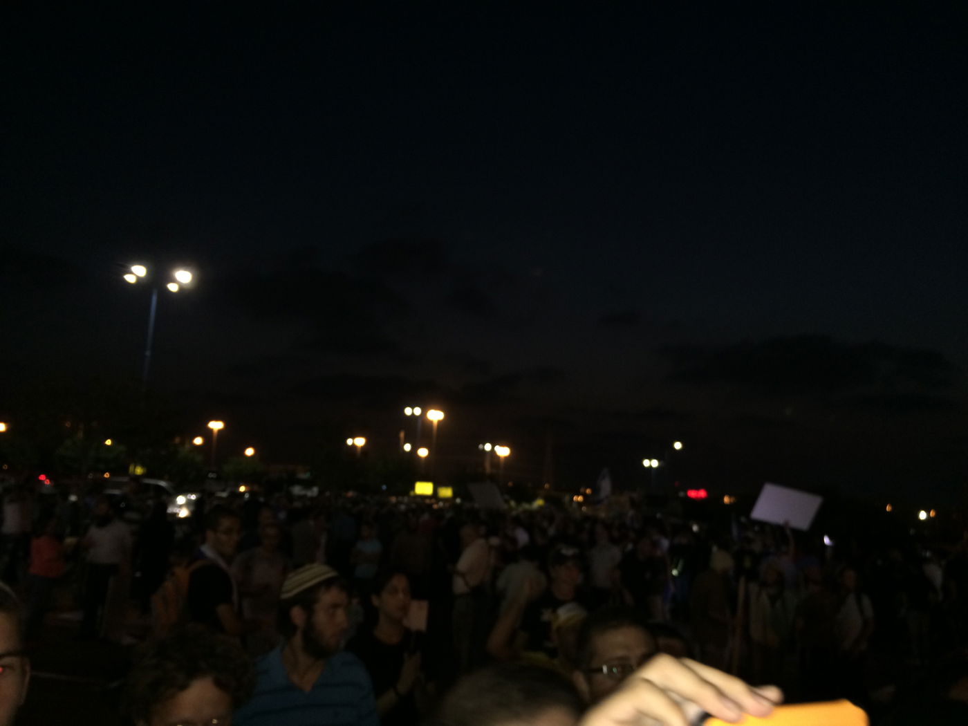 מול חתונת מחמוד ומורל: מאות יהודים קראו "שמע ישראל"