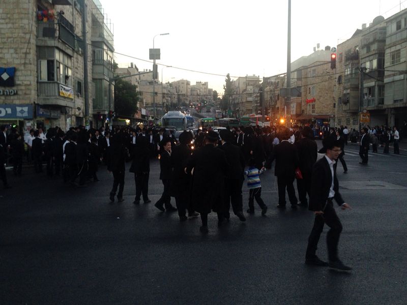 הפלג הירושלמי יצא להפגין: שוטר אחד נפגע; 15 עצורים