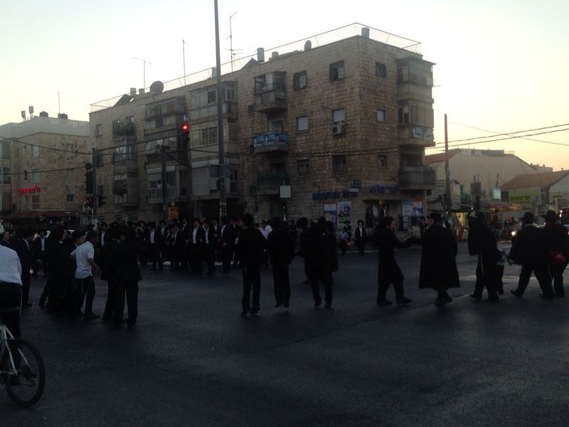 הפלג הירושלמי יצא להפגין: שוטר אחד נפגע; 15 עצורים