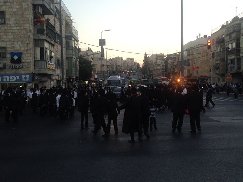 הפלג הירושלמי יצא להפגין: שוטר אחד נפגע; 15 עצורים