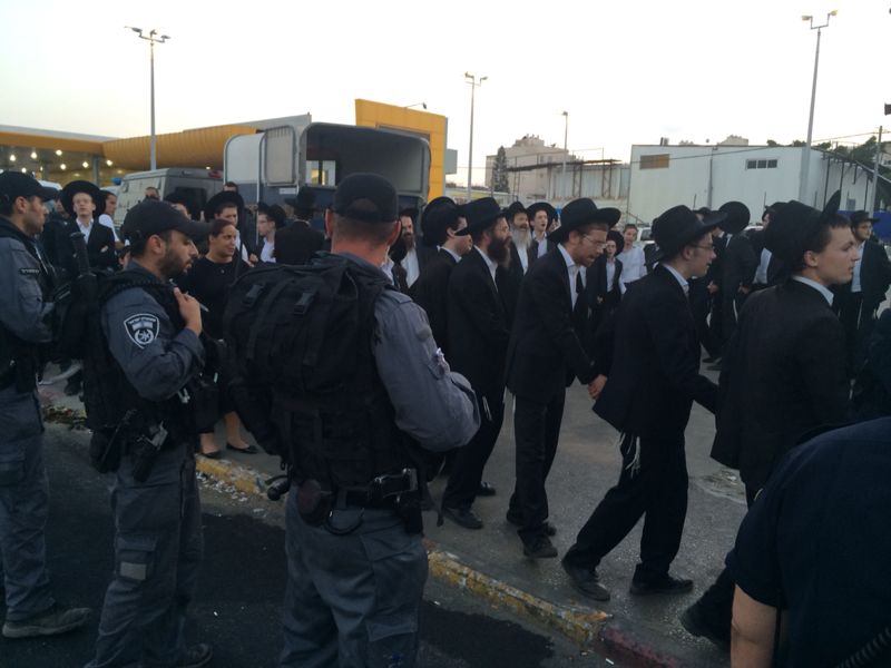 הפלג הירושלמי יצא להפגין: שוטר אחד נפגע; 15 עצורים