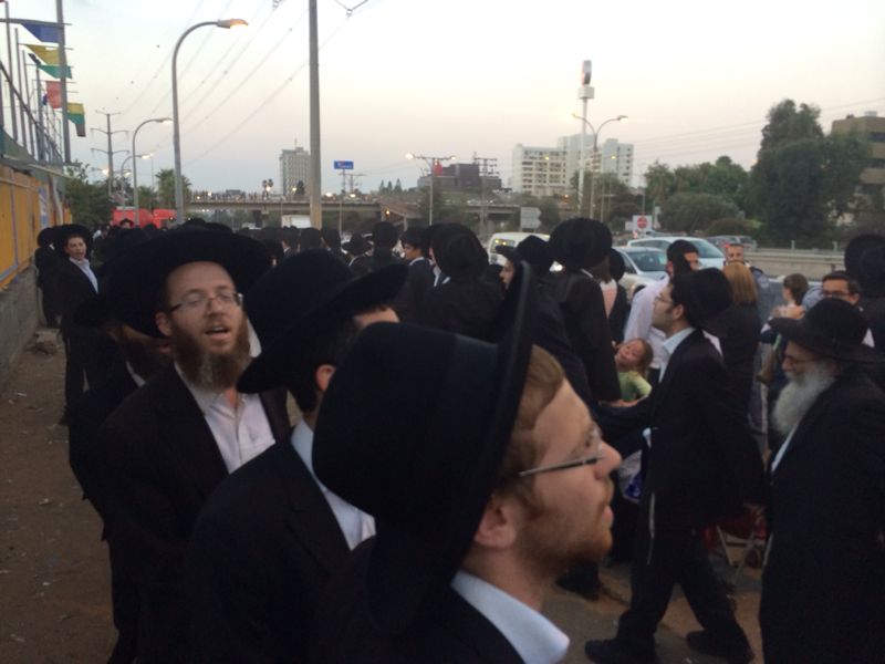 הפלג הירושלמי יצא להפגין: שוטר אחד נפגע; 15 עצורים