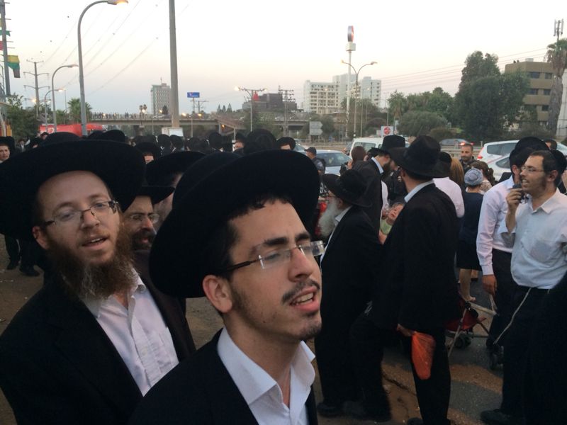 הפלג הירושלמי יצא להפגין: שוטר אחד נפגע; 15 עצורים