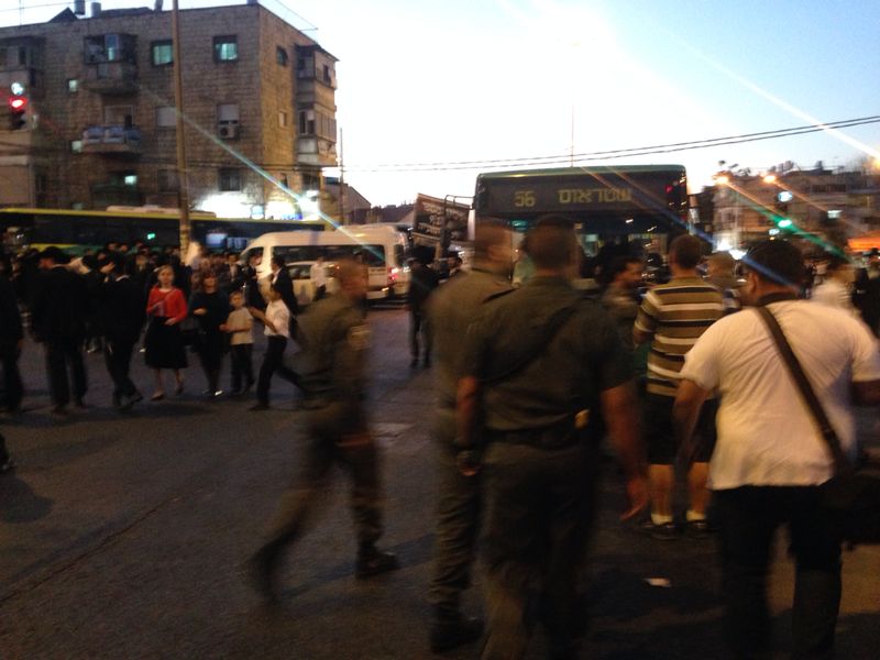 הפלג הירושלמי יצא להפגין: שוטר אחד נפגע; 15 עצורים