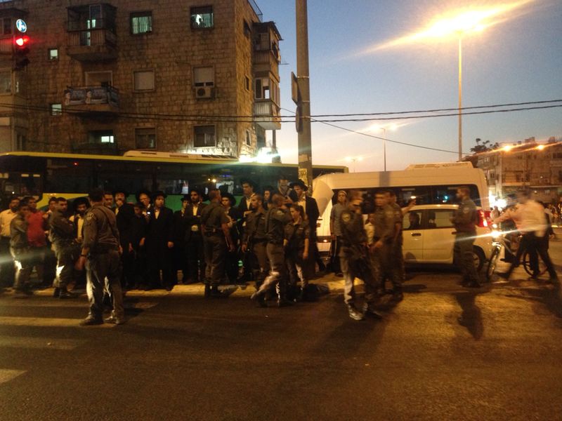 הפלג הירושלמי יצא להפגין: שוטר אחד נפגע; 15 עצורים