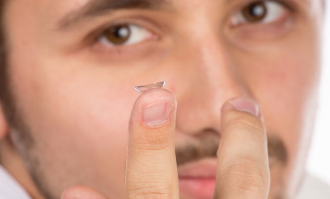 מתכננים שחייה בבריכה? אל תרכיבו עדשות