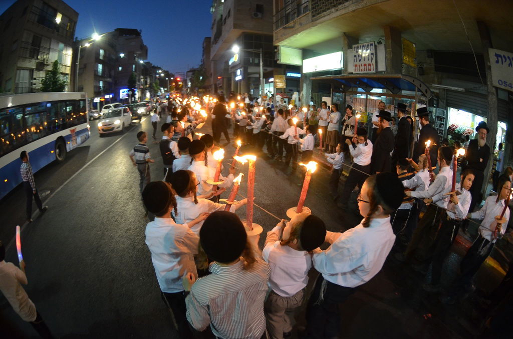 גלריה: הכנסת ספר תורה לביהמ"ד צאנז בבני ברק