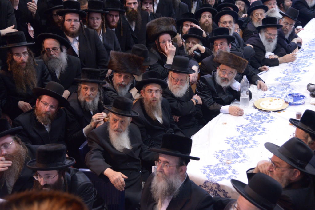 גלריה: הכנסת ספר תורה לביהמ"ד צאנז בבני ברק