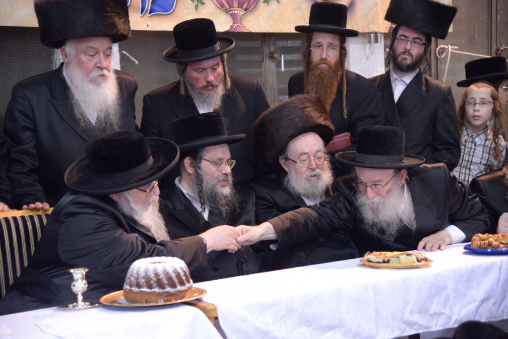 גלריה: הכנסת ספר תורה לביהמ"ד צאנז בבני ברק