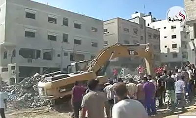 צפו בוידאו: פינוי ההריסות והגופות מזירת ניסיון חיסול מוחמד דף