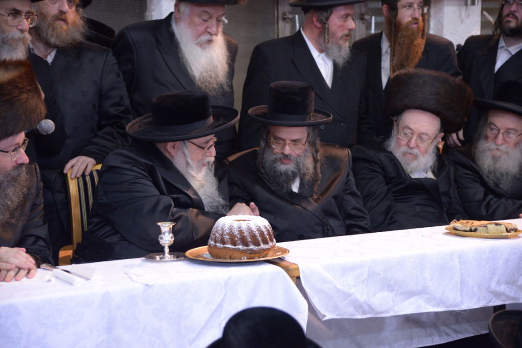 גלריה: הכנסת ספר תורה לביהמ"ד צאנז בבני ברק