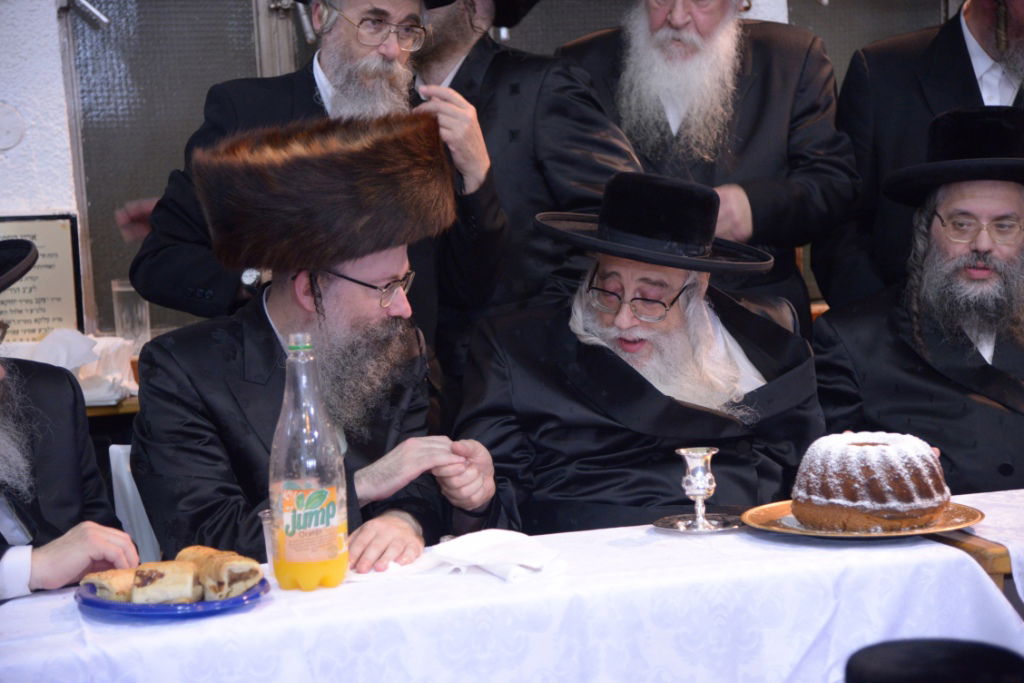 גלריה: הכנסת ספר תורה לביהמ"ד צאנז בבני ברק