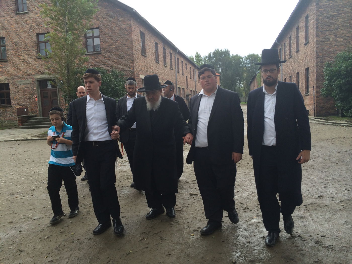 מצמרר: הרב אזרחי שאג "שמע ישראל" במחנה ההשמדה