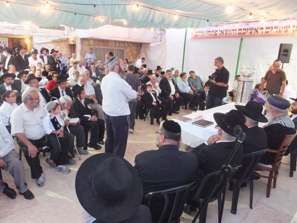 גלריה: הרב עמאר בהכנסת ספר תורה