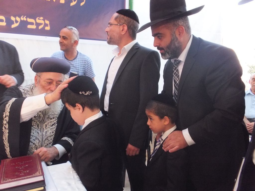 גלריה: הרב עמאר בהכנסת ספר תורה