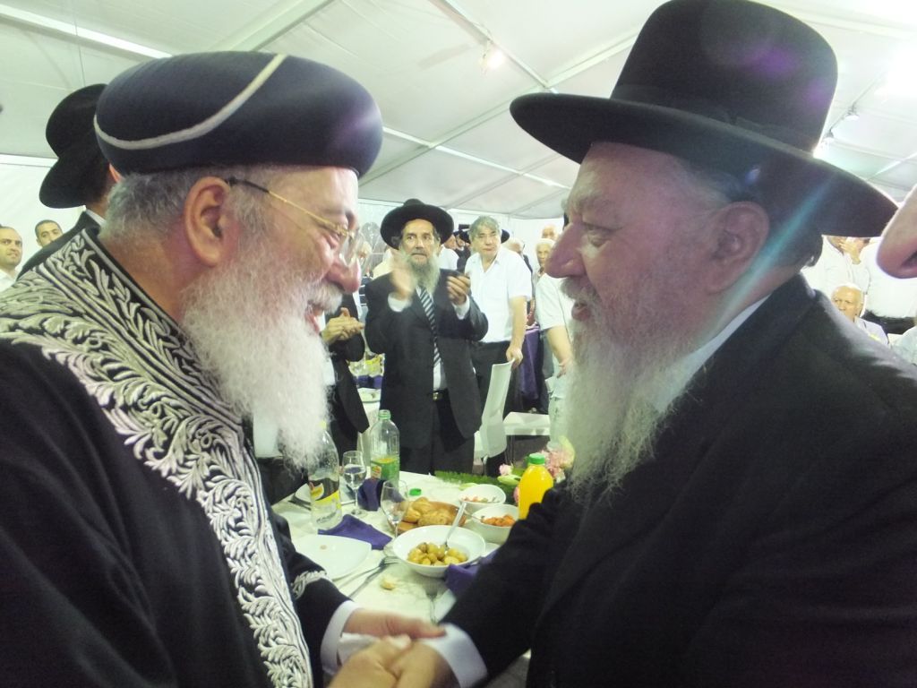 גלריה: הרב עמאר בהכנסת ספר תורה