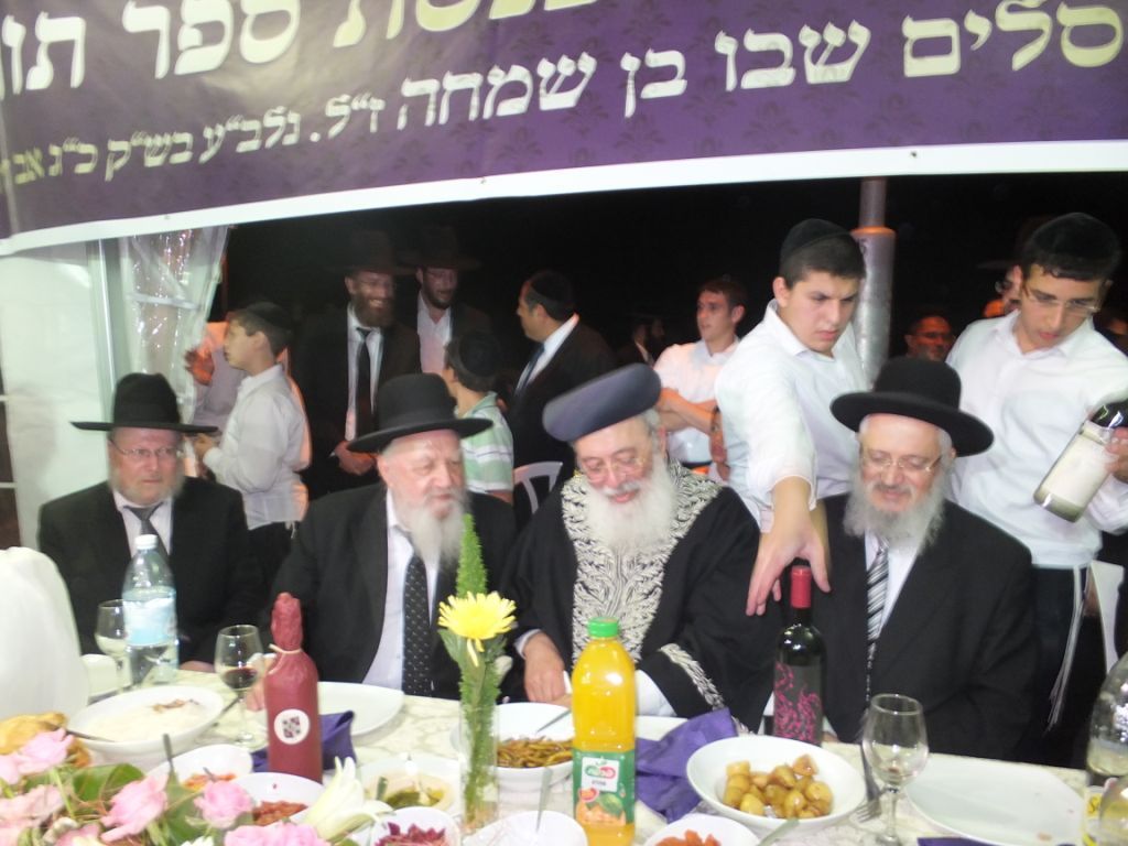 גלריה: הרב עמאר בהכנסת ספר תורה