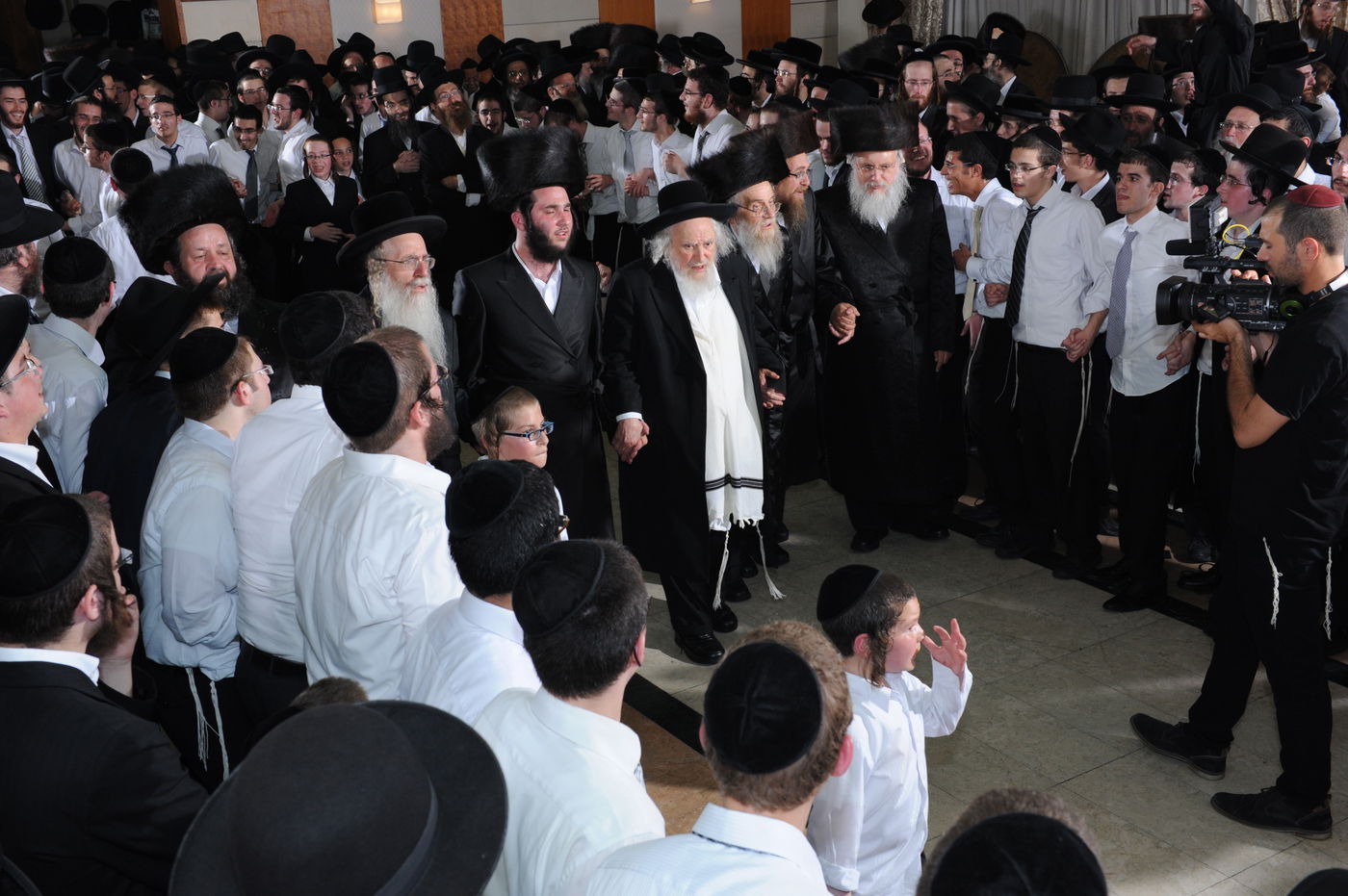 הרב הירשמן חיתן, מאות חגגו • צפו