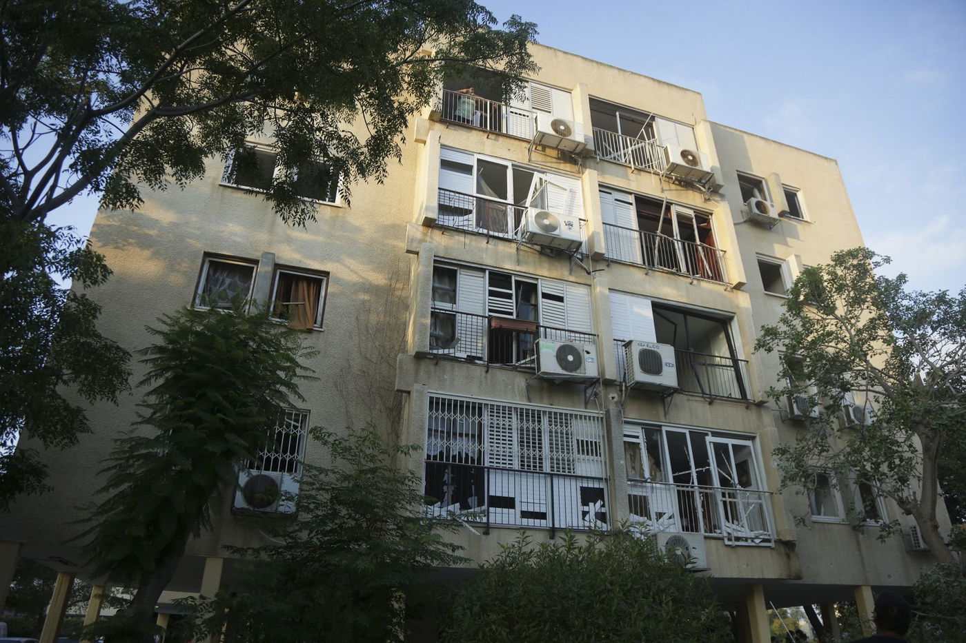 הנס של משפחת כהן באשקלון: 50 דירות ניזוקו, 28 נפצעו קל • תמונות