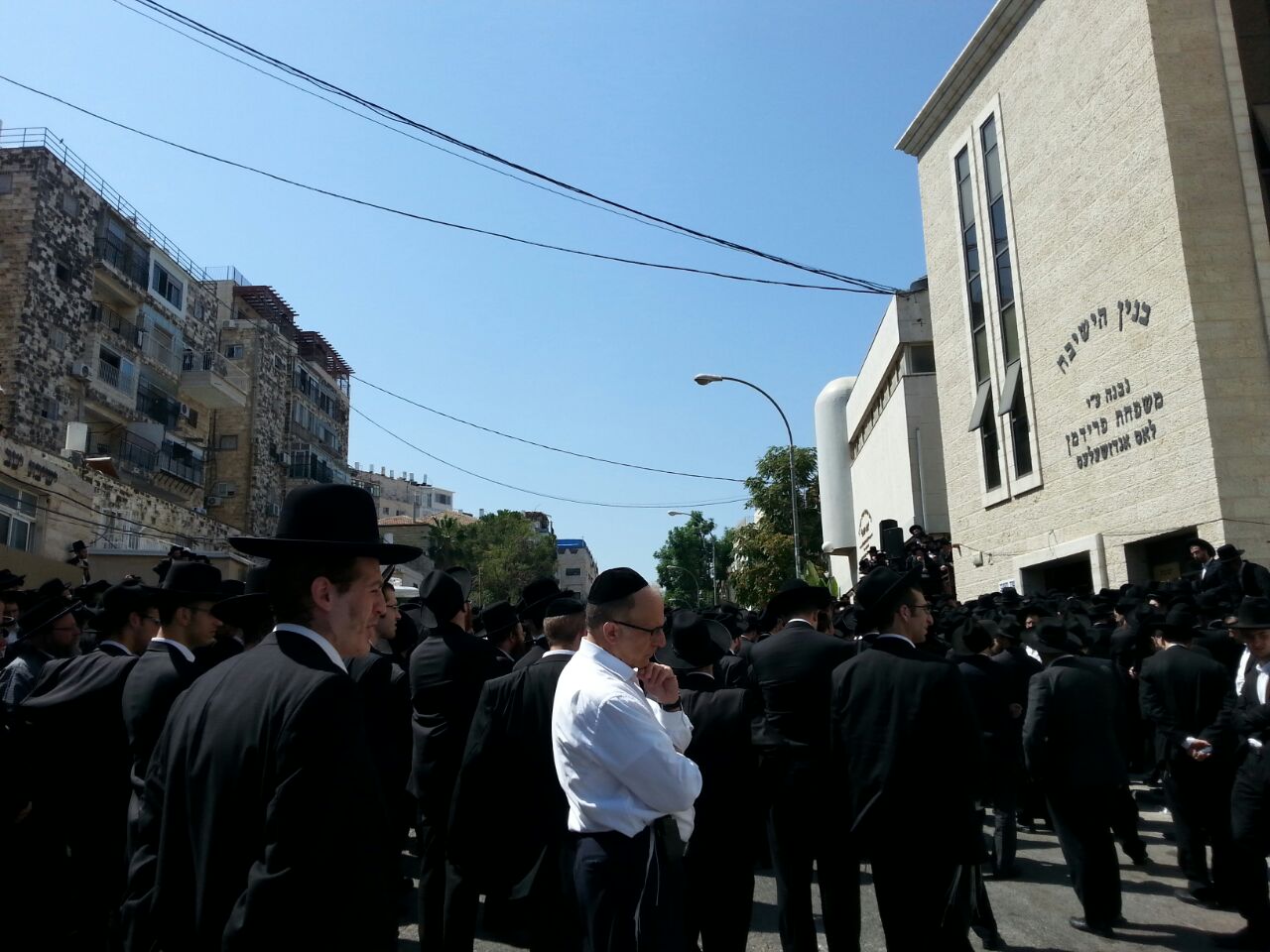 תיעוד קורע לב: הלווייתו של הבחור אהרן סופר ז"ל