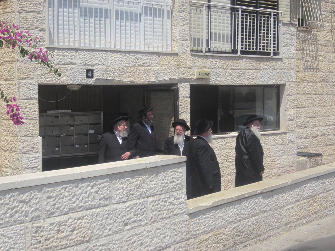 אסיפה נדירה בבית הראב"ד: הגאב"ד נעדר